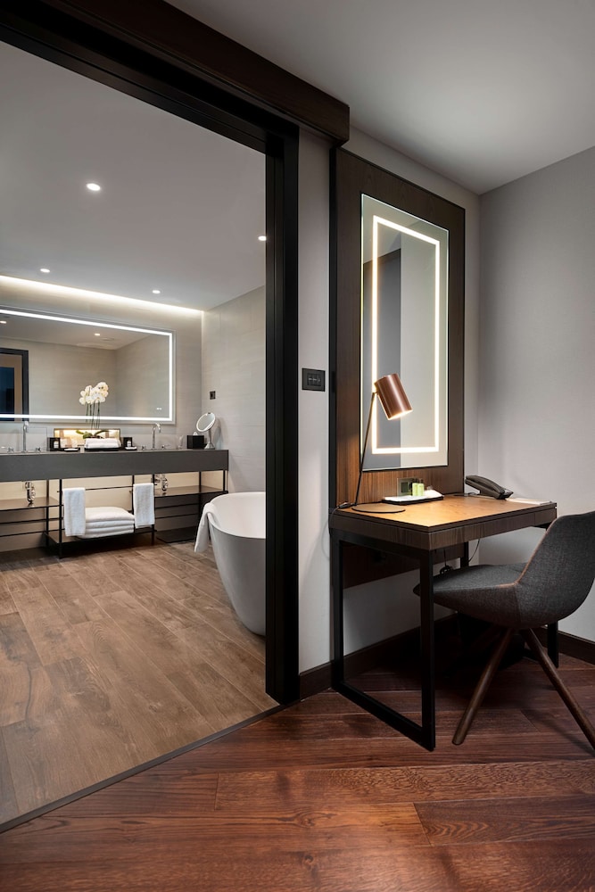 Hyatt Regency Sofia — Hotel rooms in Sofia, Sofia (province)