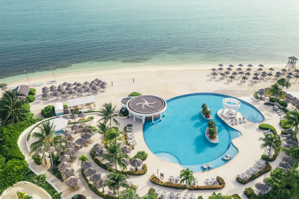 Iberostar Selection Rose Hall Suites - All Inclusive — Swimming pool in Montego Bay