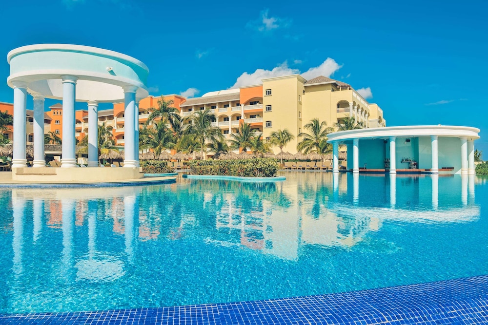 Iberostar Selection Rose Hall Suites - All Inclusive — Swimming pool in Montego Bay
