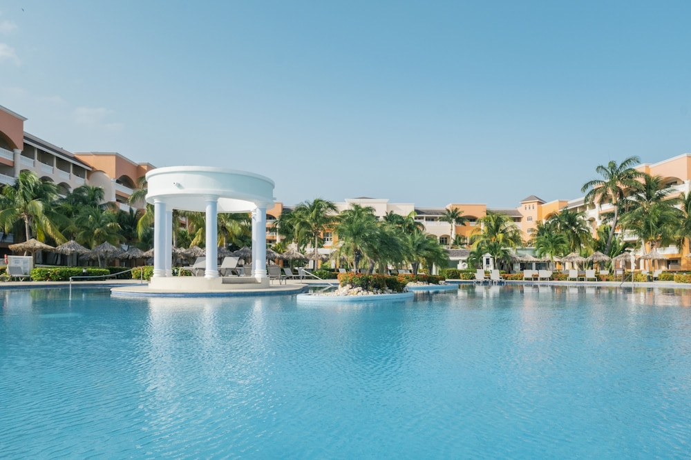 Iberostar Selection Rose Hall Suites - All Inclusive — Swimming pool in Montego Bay