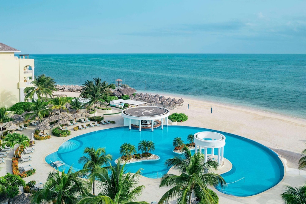 Iberostar Selection Rose Hall Suites - All Inclusive — Swimming pool in Montego Bay