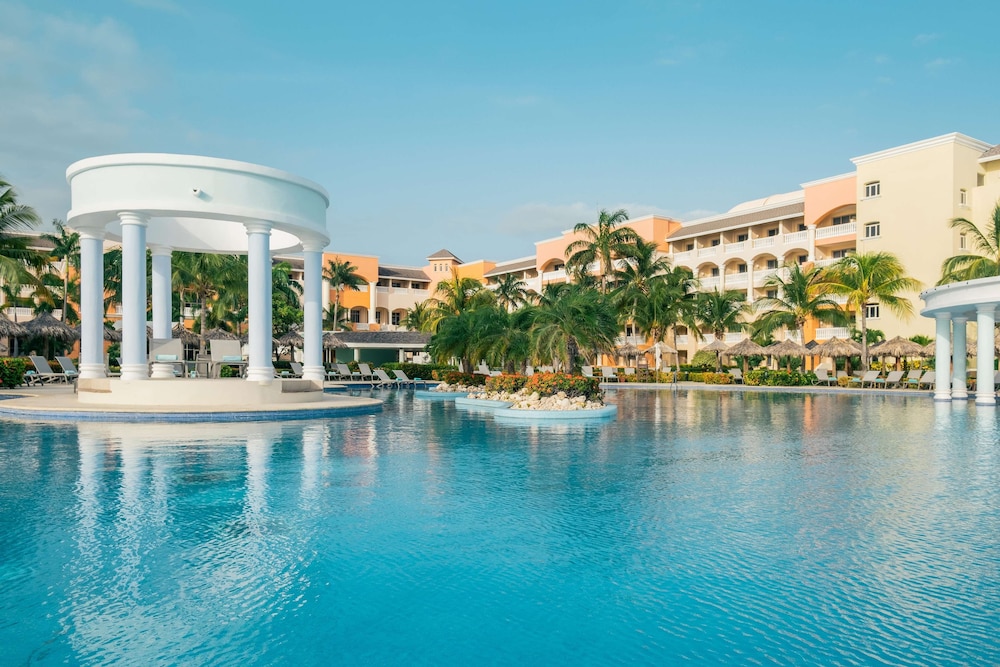 Iberostar Selection Rose Hall Suites - All Inclusive — Swimming pool in Montego Bay