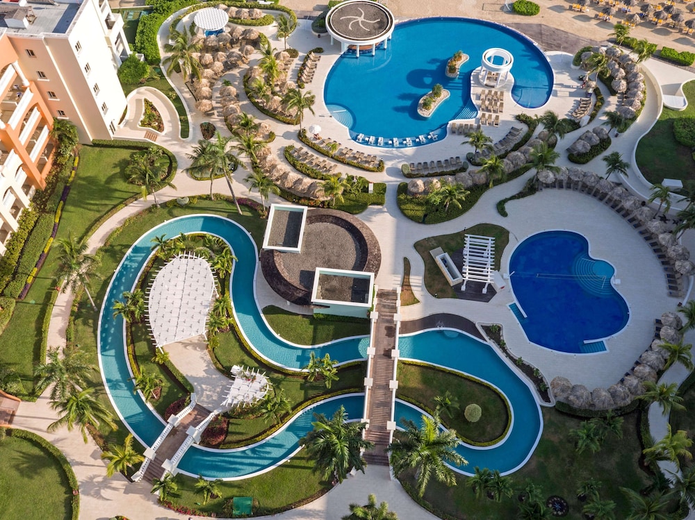 Iberostar Selection Rose Hall Suites - All Inclusive — Swimming pool in Montego Bay