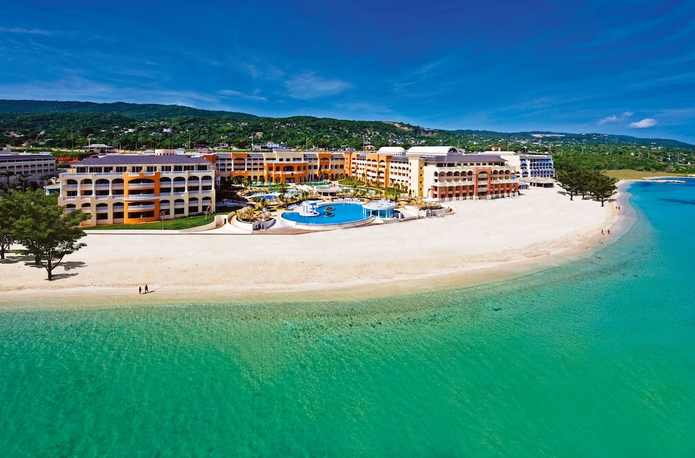 Iberostar Selection Rose Hall Suites - All Inclusive — Beach in Montego Bay