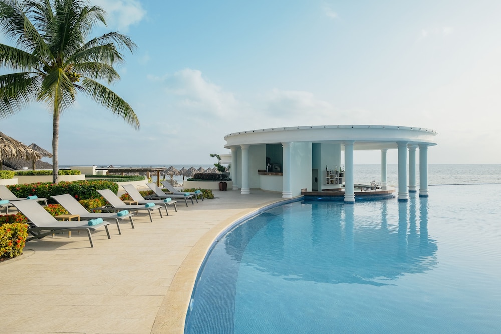 Iberostar Selection Rose Hall Suites - All Inclusive — Swimming pool in Montego Bay