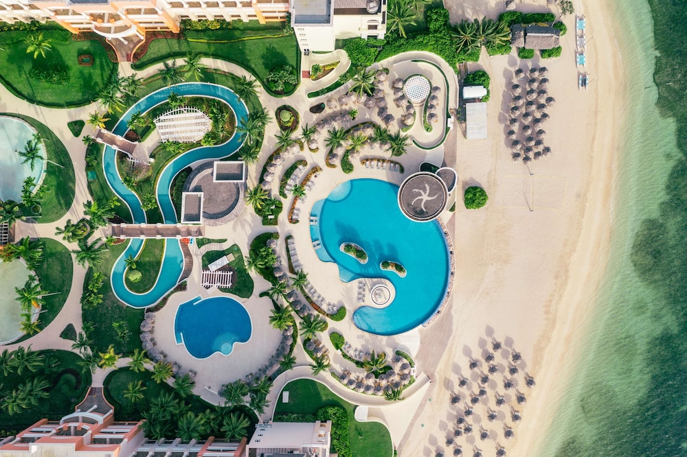 Iberostar Selection Rose Hall Suites - All Inclusive — Swimming pool in Montego Bay