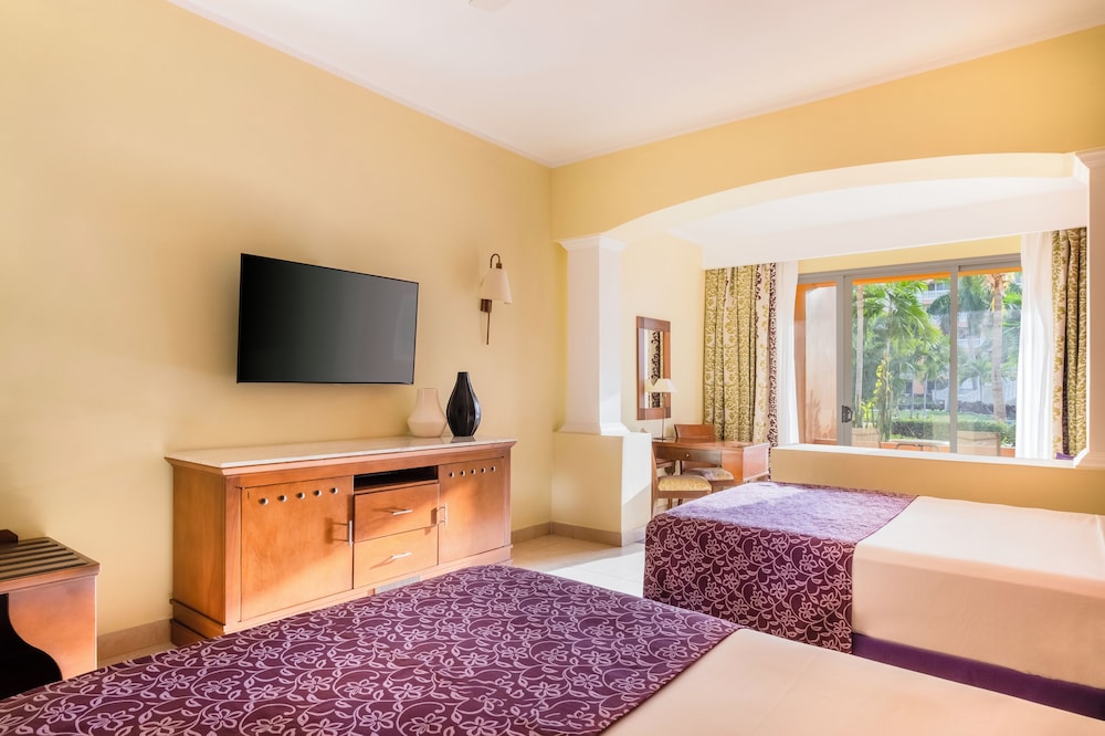 Iberostar Selection Rose Hall Suites - All Inclusive — Hotel rooms in Montego Bay