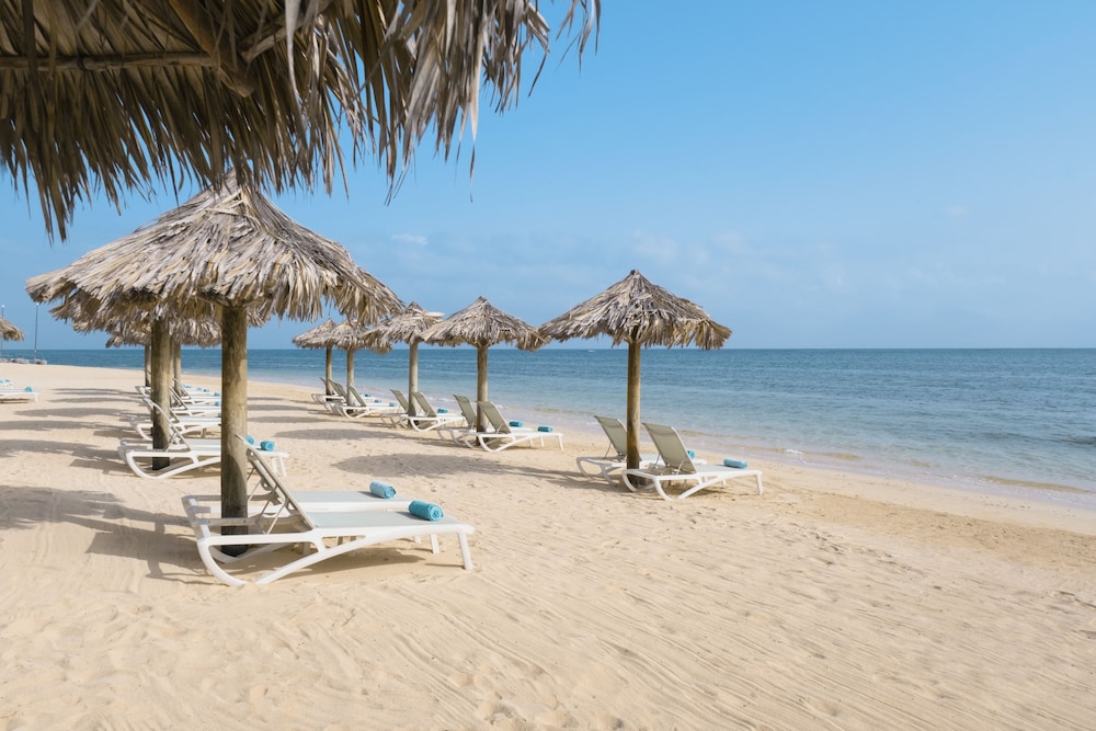 Iberostar Selection Rose Hall Suites - All Inclusive — Beach in Montego Bay