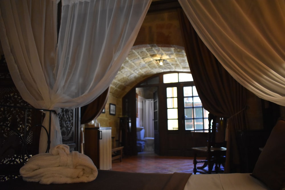 S. Nikolis Historic Boutique Hotel — Hotel rooms in Rhodes Town, South Aegean