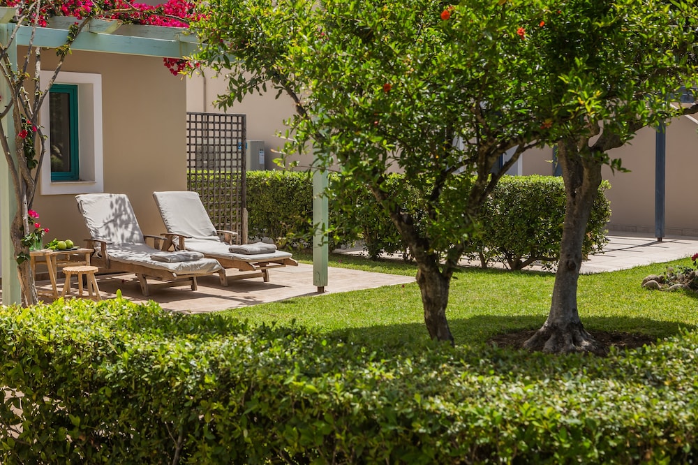 Avithos Resort Apartments Hotel — Hotel building in Svoronata, Ionian Islands