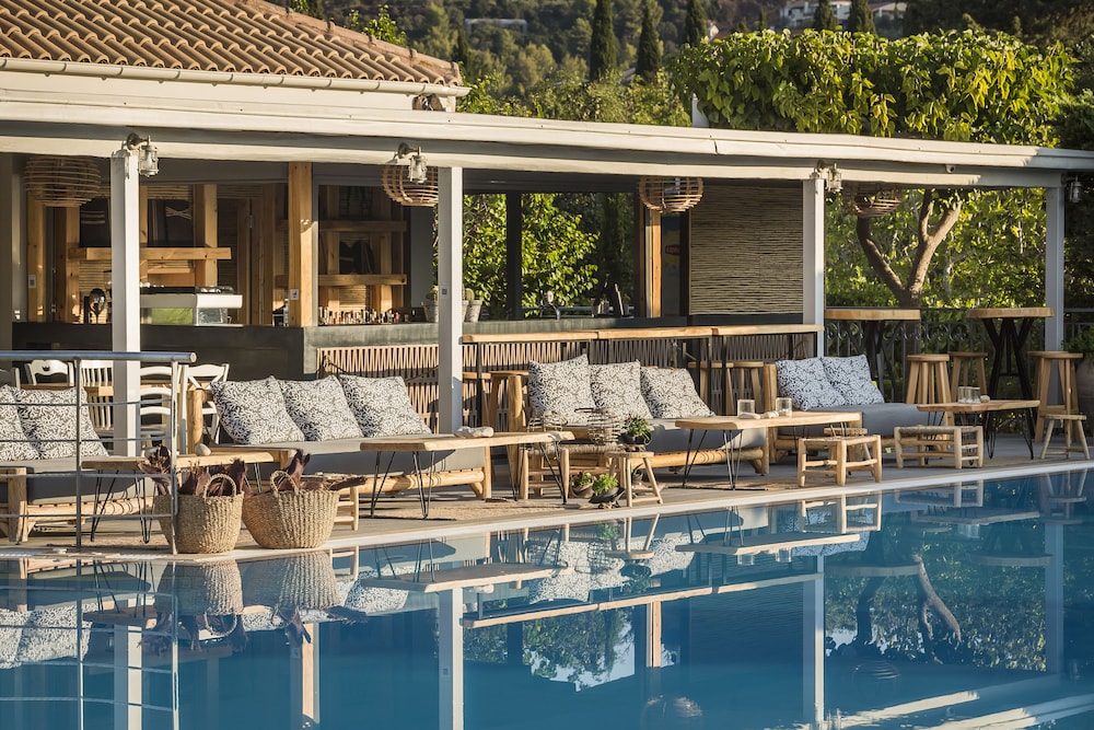 Avithos Resort Apartments Hotel — Swimming pool in Svoronata, Ionian Islands