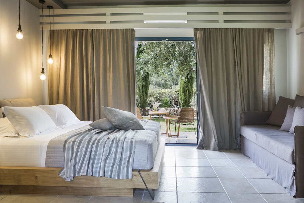 Avithos Resort Apartments Hotel — Hotel rooms in Svoronata, Ionian Islands
