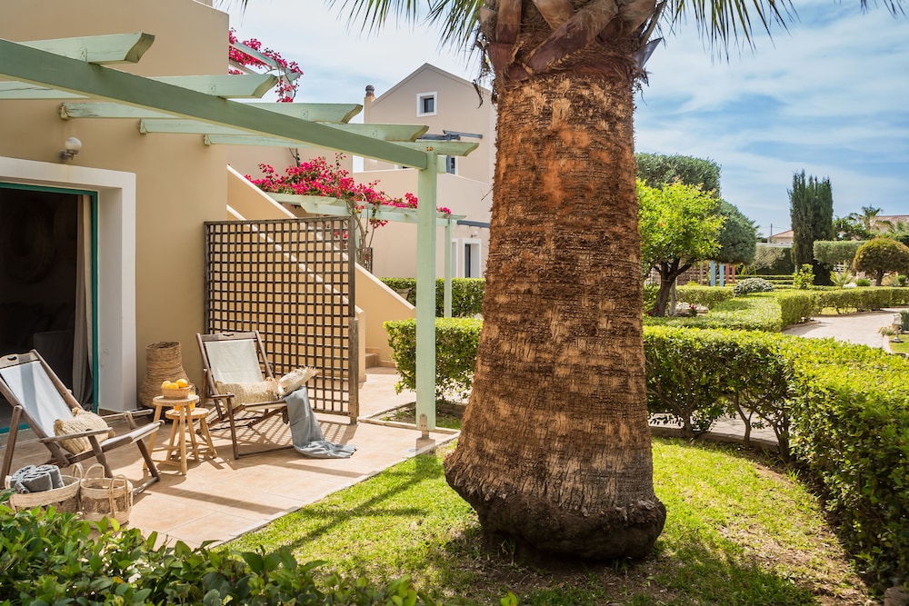 Avithos Resort Apartments Hotel — Hotel building in Svoronata, Ionian Islands
