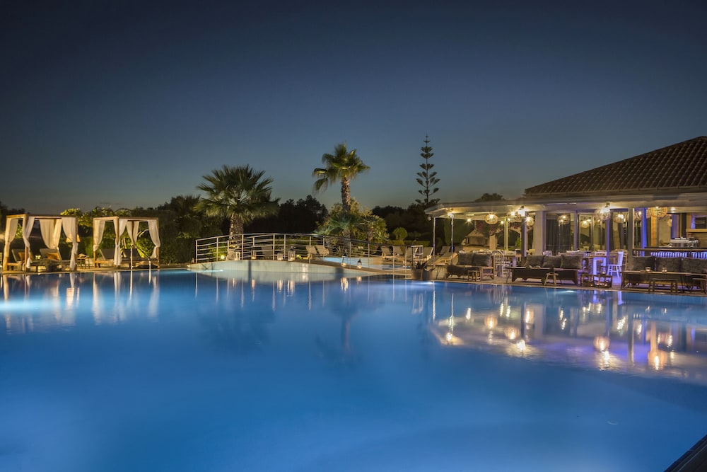 Avithos Resort Apartments Hotel — Swimming pool in Svoronata, Ionian Islands