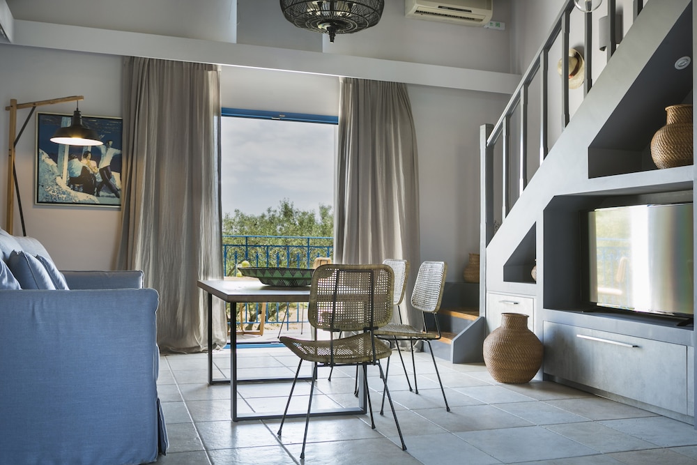 Avithos Resort Apartments Hotel — Hotel rooms in Svoronata, Ionian Islands