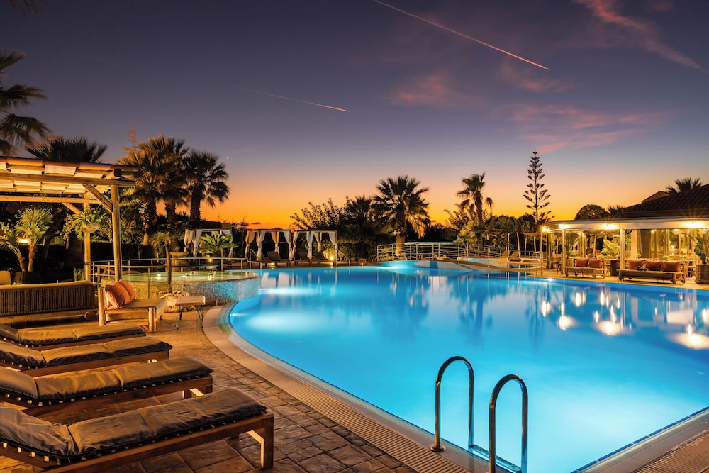 Avithos Resort Apartments Hotel — Swimming pool in Svoronata, Ionian Islands