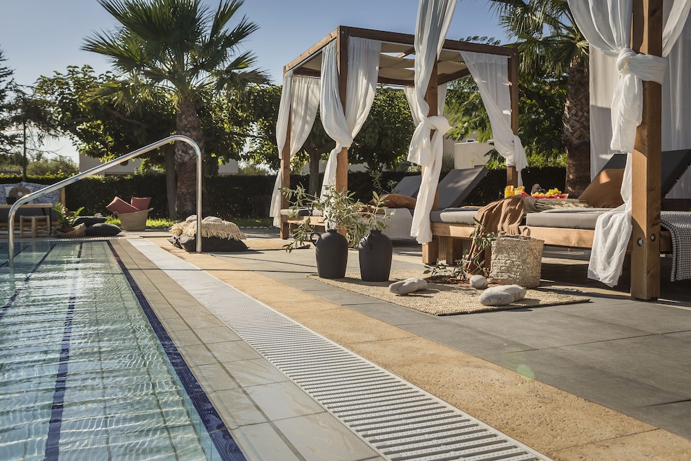 Avithos Resort Apartments Hotel — Swimming pool in Svoronata, Ionian Islands
