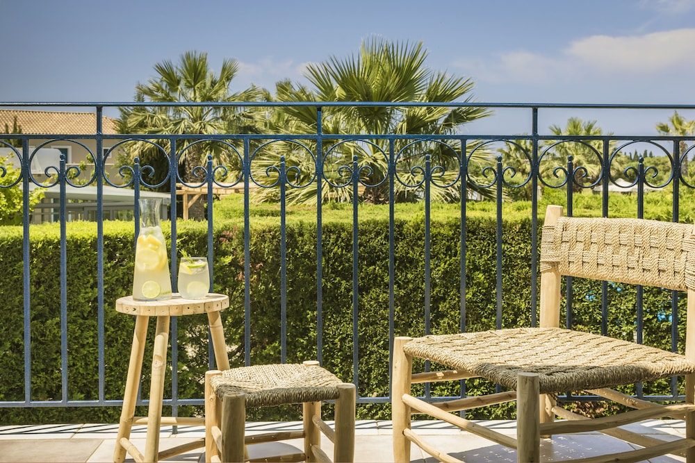 Avithos Resort Apartments Hotel — Restaurant & bars in Svoronata, Ionian Islands