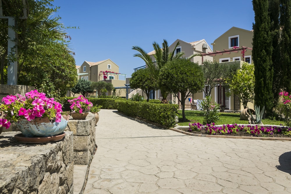 Avithos Resort Apartments Hotel — Hotel building in Svoronata, Ionian Islands