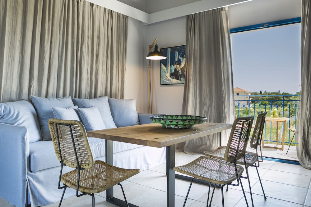 Avithos Resort Apartments Hotel — Hotel rooms in Svoronata, Ionian Islands