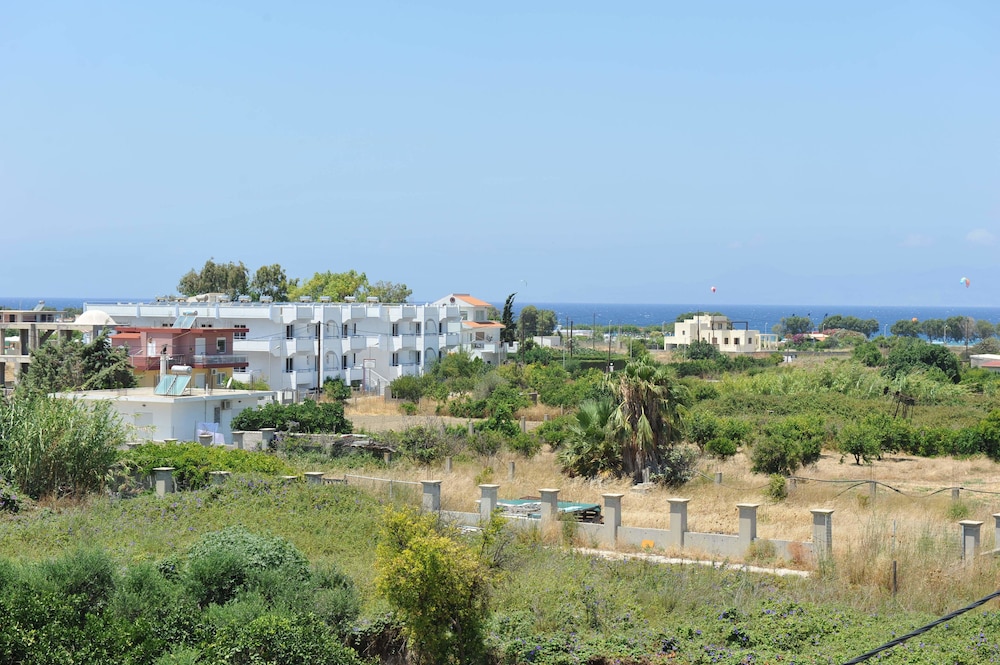 Maritime Hotel Aparts — Rooms in Kremasti, South Aegean