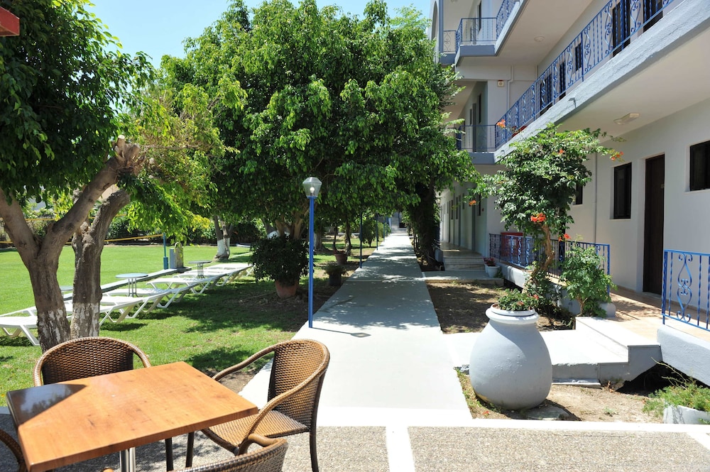 Maritime Hotel Aparts — Restaurant in Kremasti, South Aegean