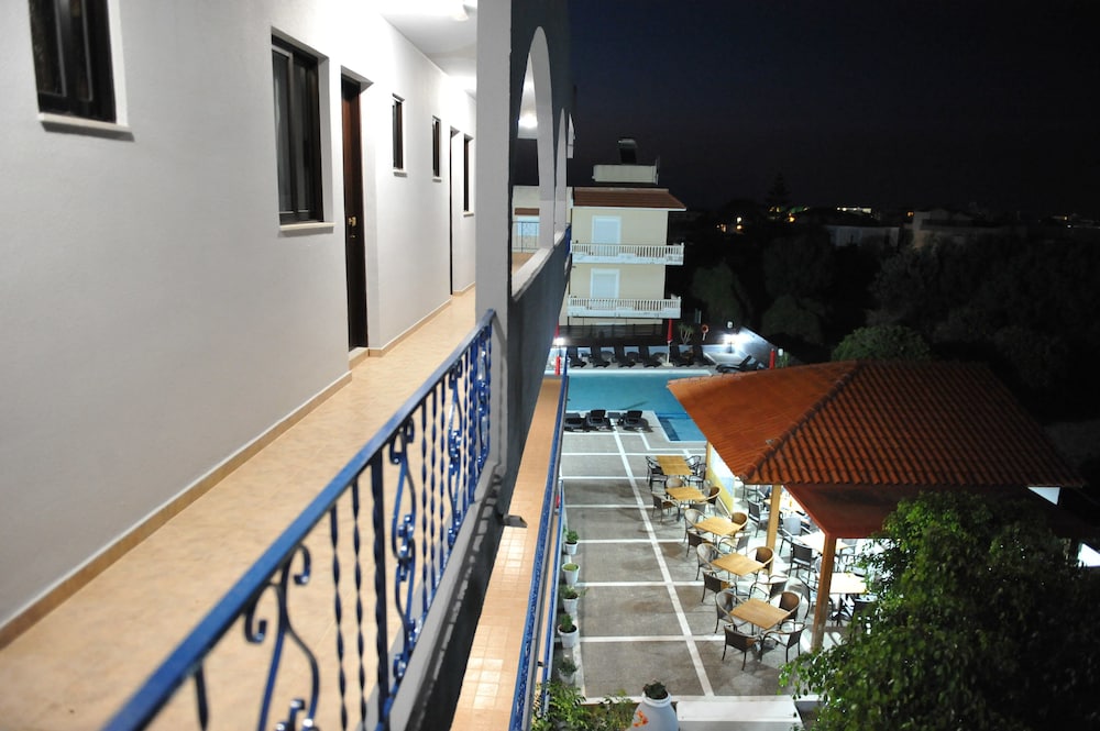 Maritime Hotel Aparts — Restaurant in Kremasti, South Aegean