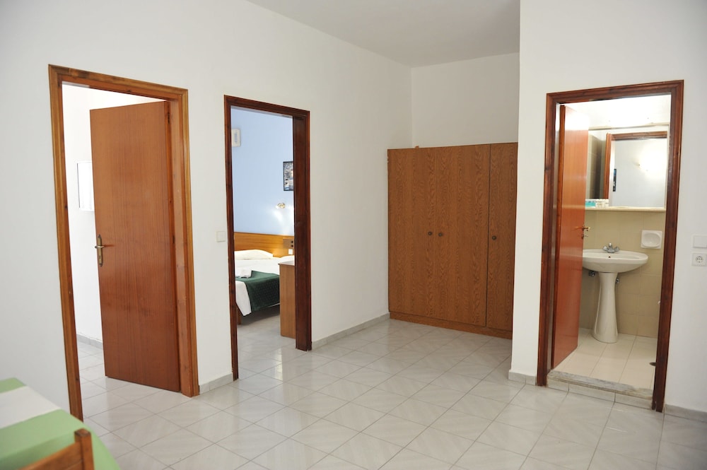 Maritime Hotel Aparts — Rooms in Kremasti, South Aegean
