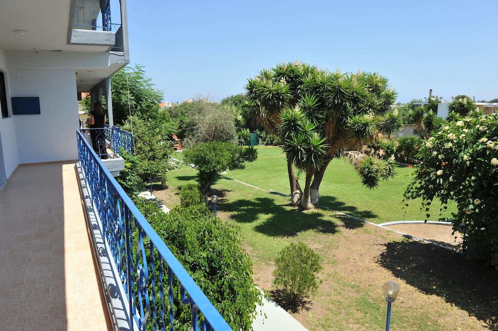 Maritime Hotel Aparts — Rooms in Kremasti, South Aegean