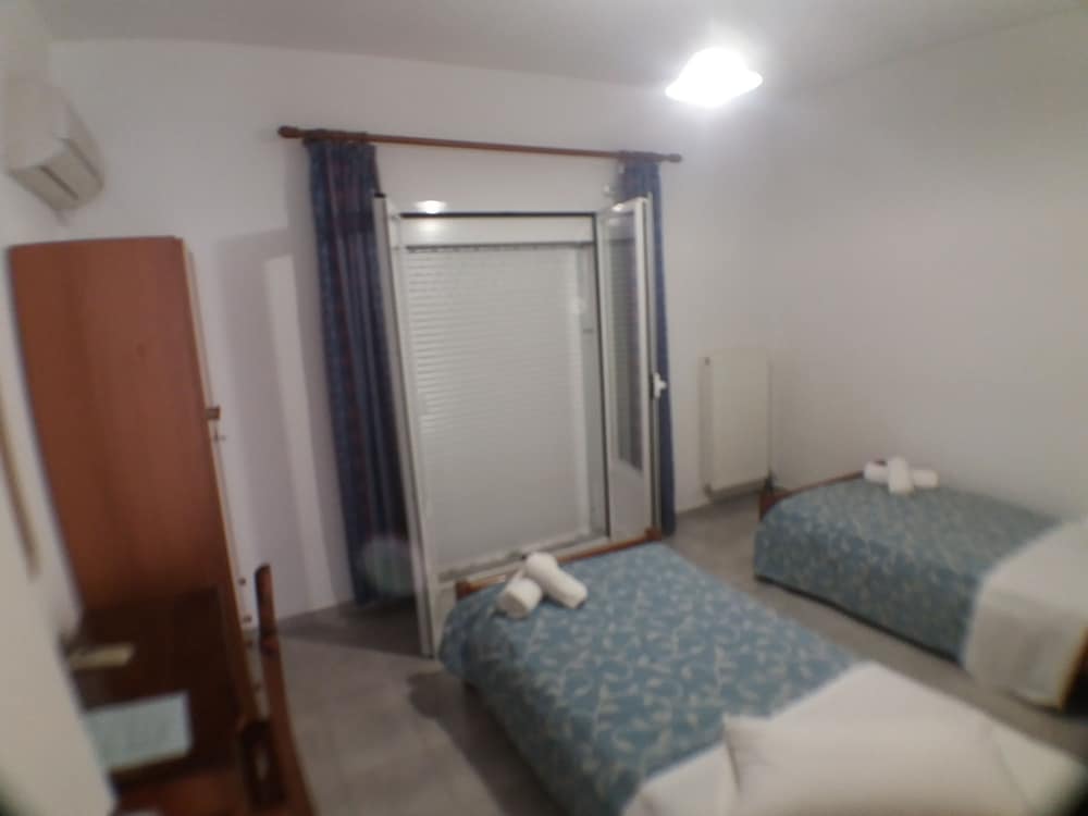 Harbour View - Oceanis Apartments — Hotel rooms in Poros, Ionian Islands