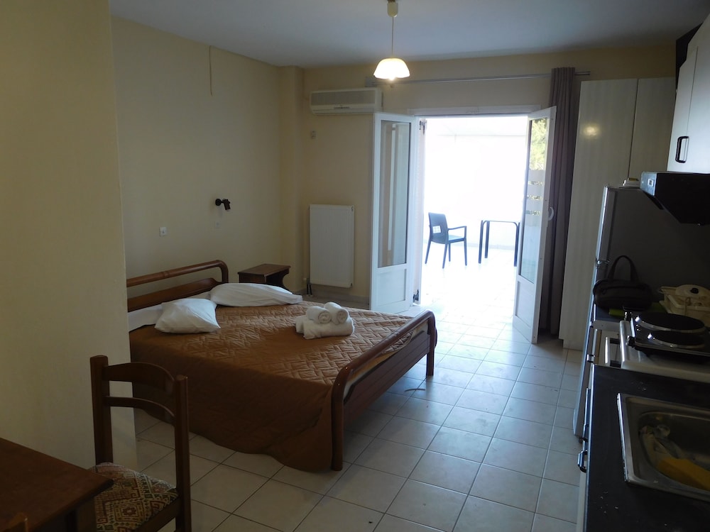 Harbour View - Oceanis Apartments — Hotel rooms in Poros, Ionian Islands
