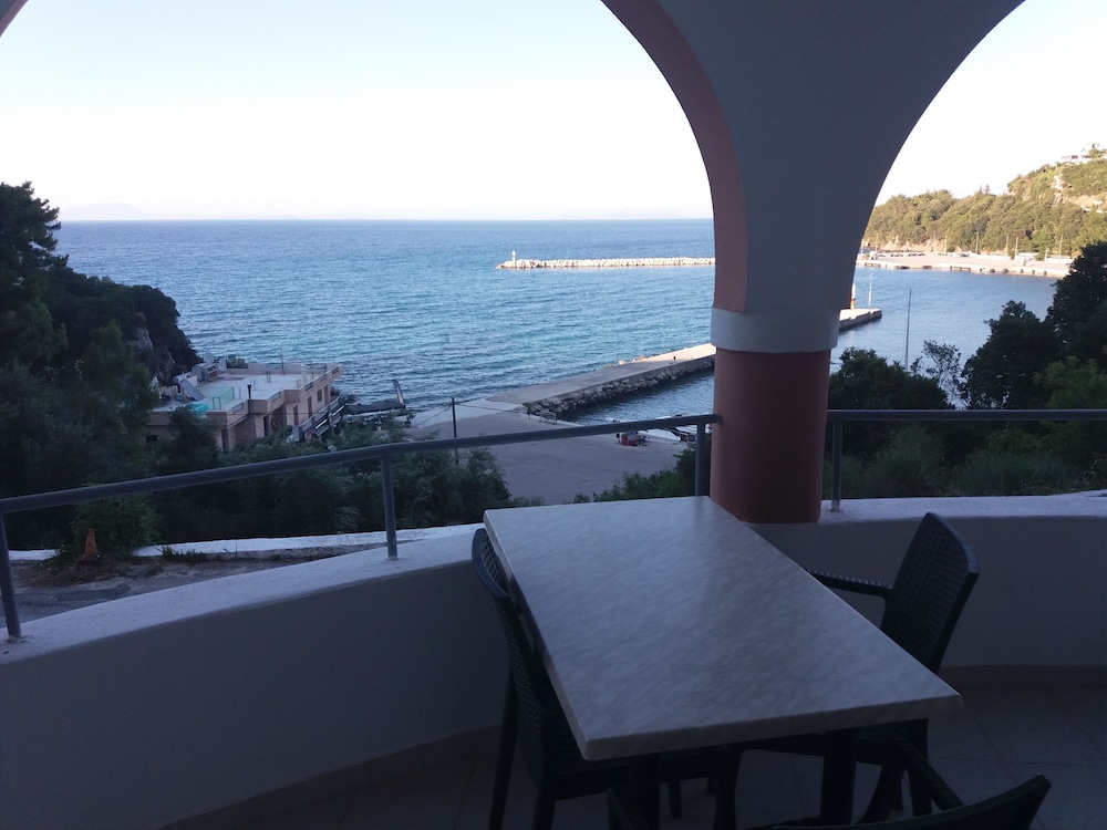 Harbour View - Oceanis Apartments — Beach in Poros, Ionian Islands