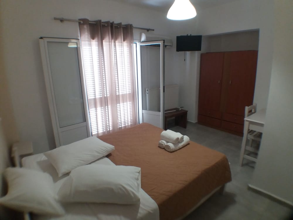 Harbour View - Oceanis Apartments — Hotel rooms in Poros, Ionian Islands