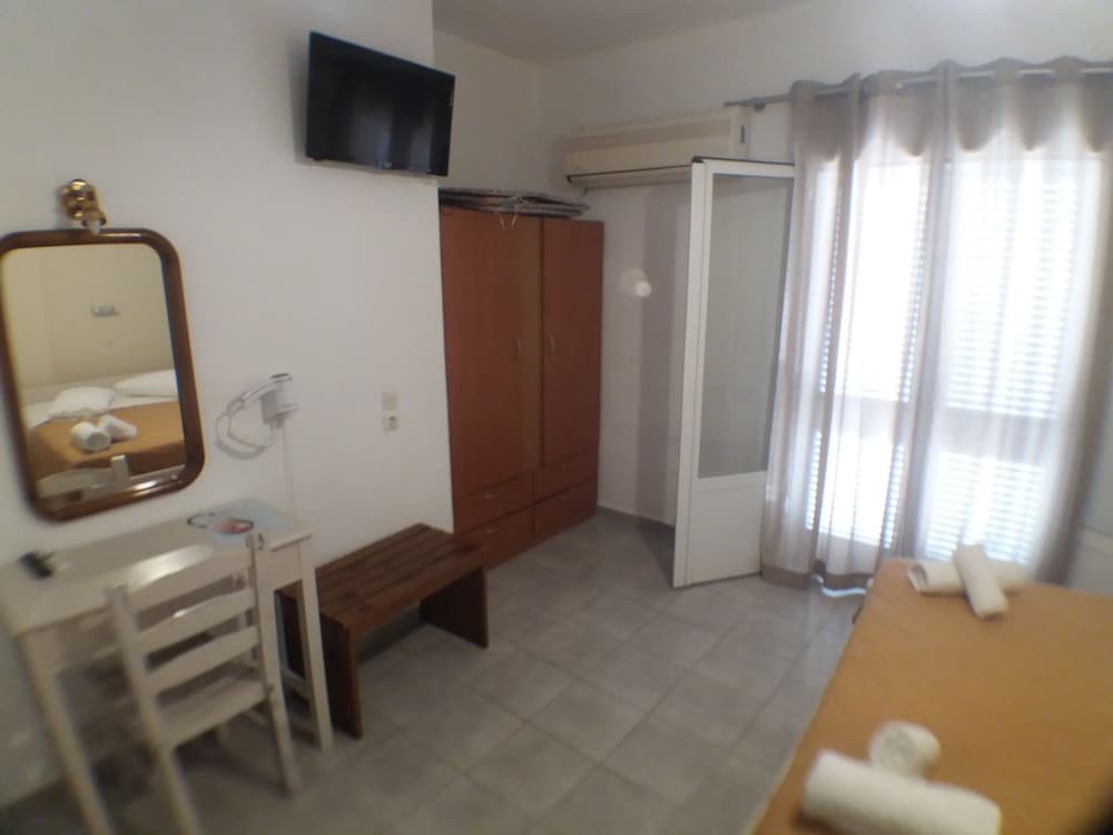 Harbour View - Oceanis Apartments — Hotel rooms in Poros, Ionian Islands