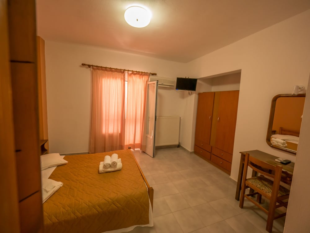Harbour View - Oceanis Apartments — Hotel rooms in Poros, Ionian Islands