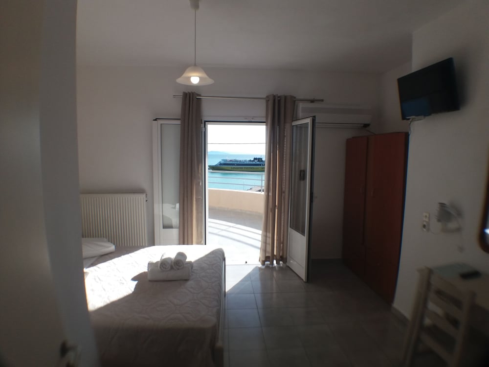Harbour View - Oceanis Apartments — Hotel rooms in Poros, Ionian Islands