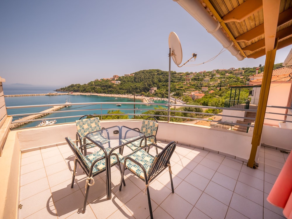 Harbour View - Oceanis Apartments — Main photo in Poros, Ionian Islands