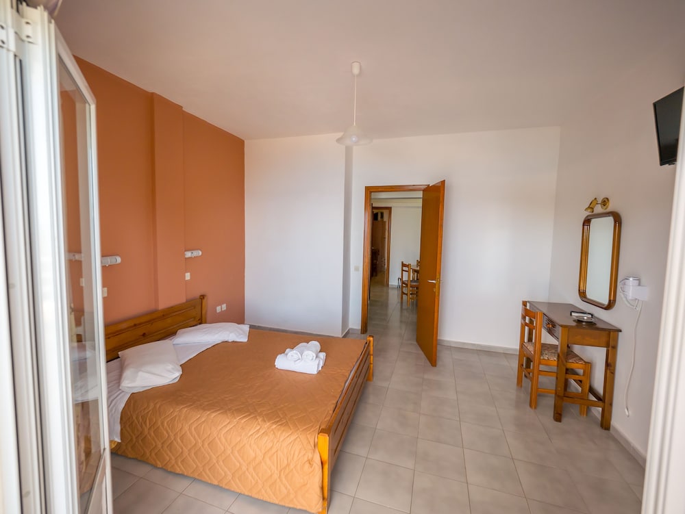 Harbour View - Oceanis Apartments — Hotel rooms in Poros, Ionian Islands