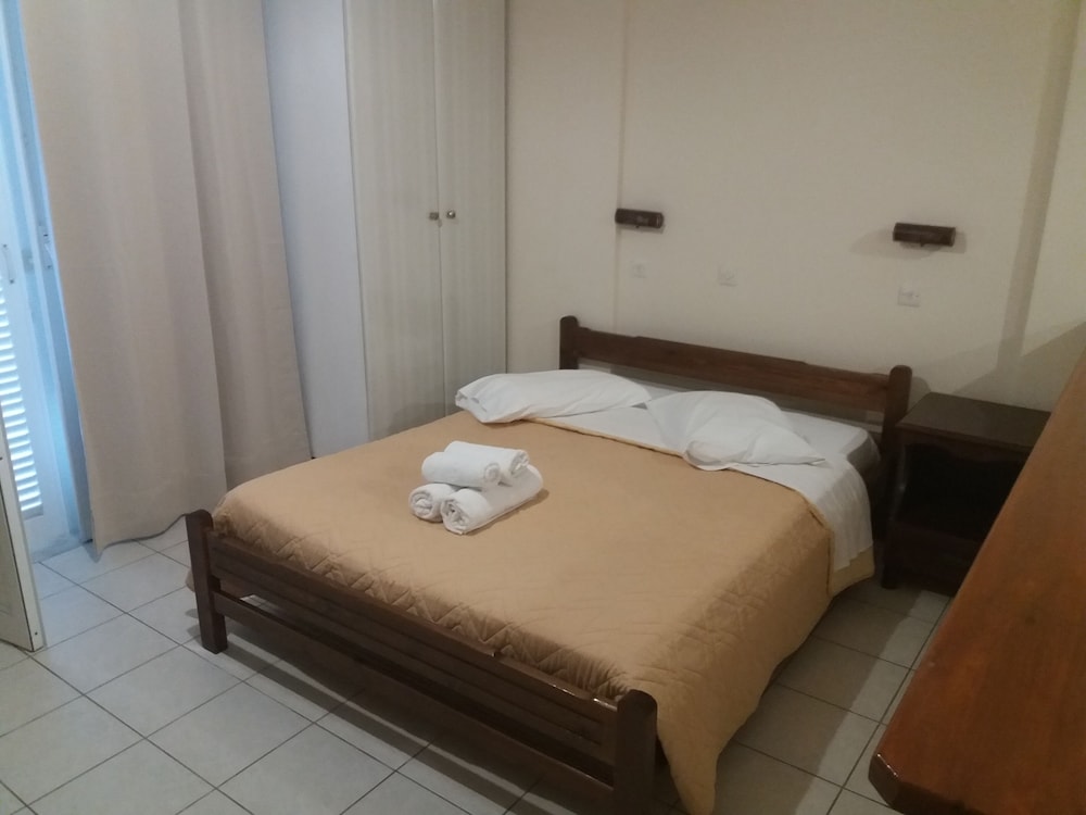 Harbour View - Oceanis Apartments — Hotel rooms in Poros, Ionian Islands