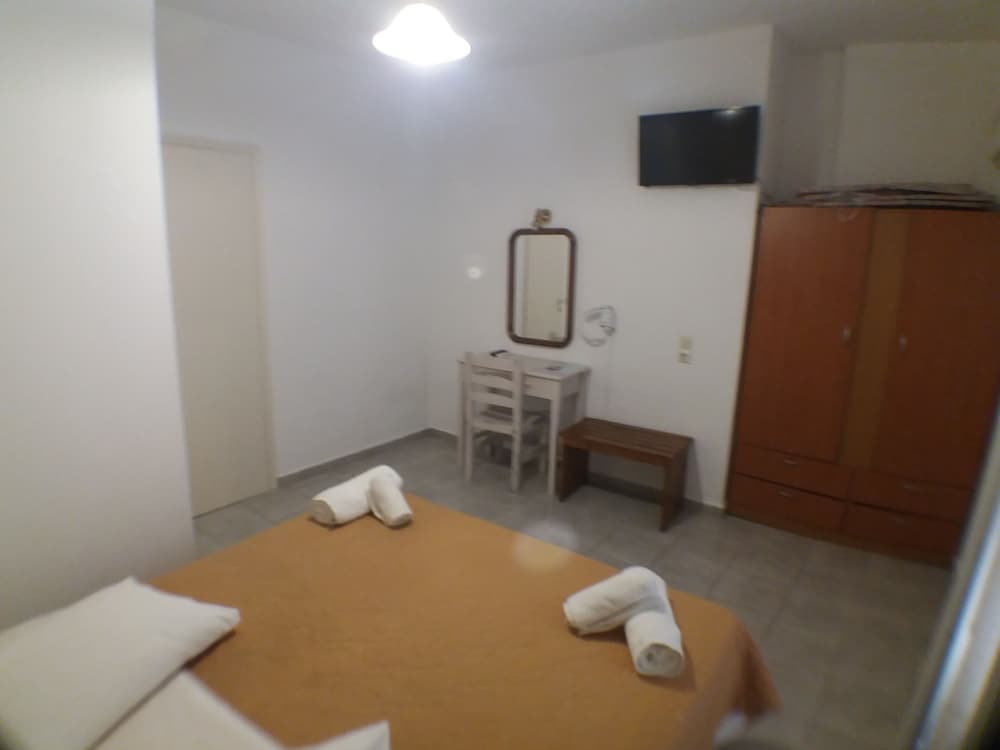 Harbour View - Oceanis Apartments — Hotel rooms in Poros, Ionian Islands