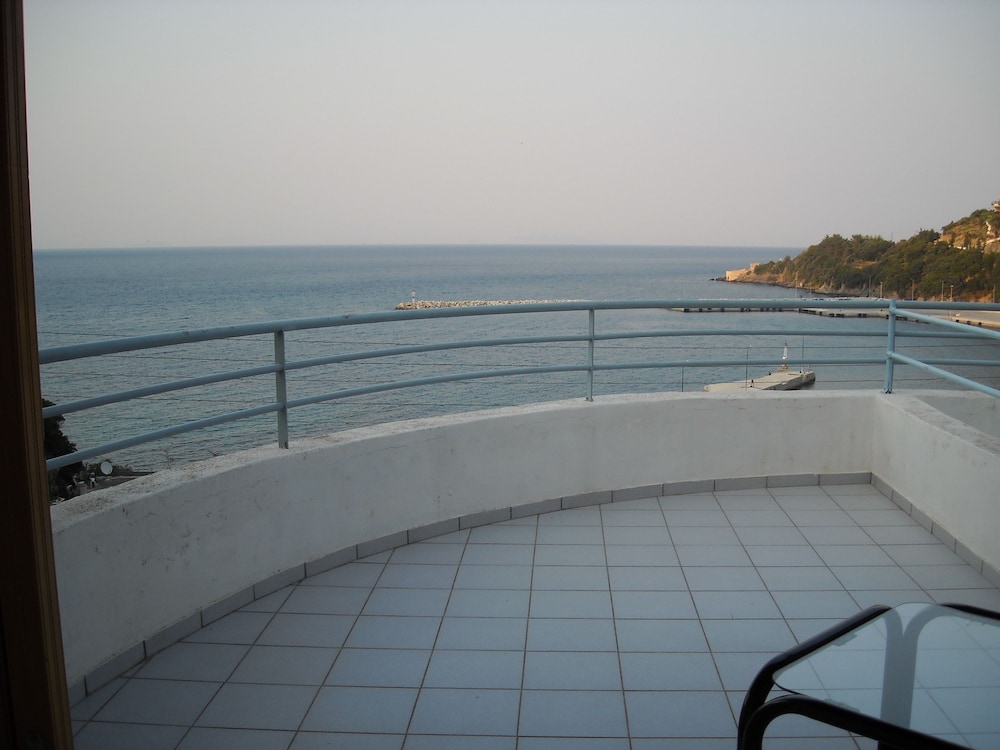 Harbour View - Oceanis Apartments — Beach in Poros, Ionian Islands