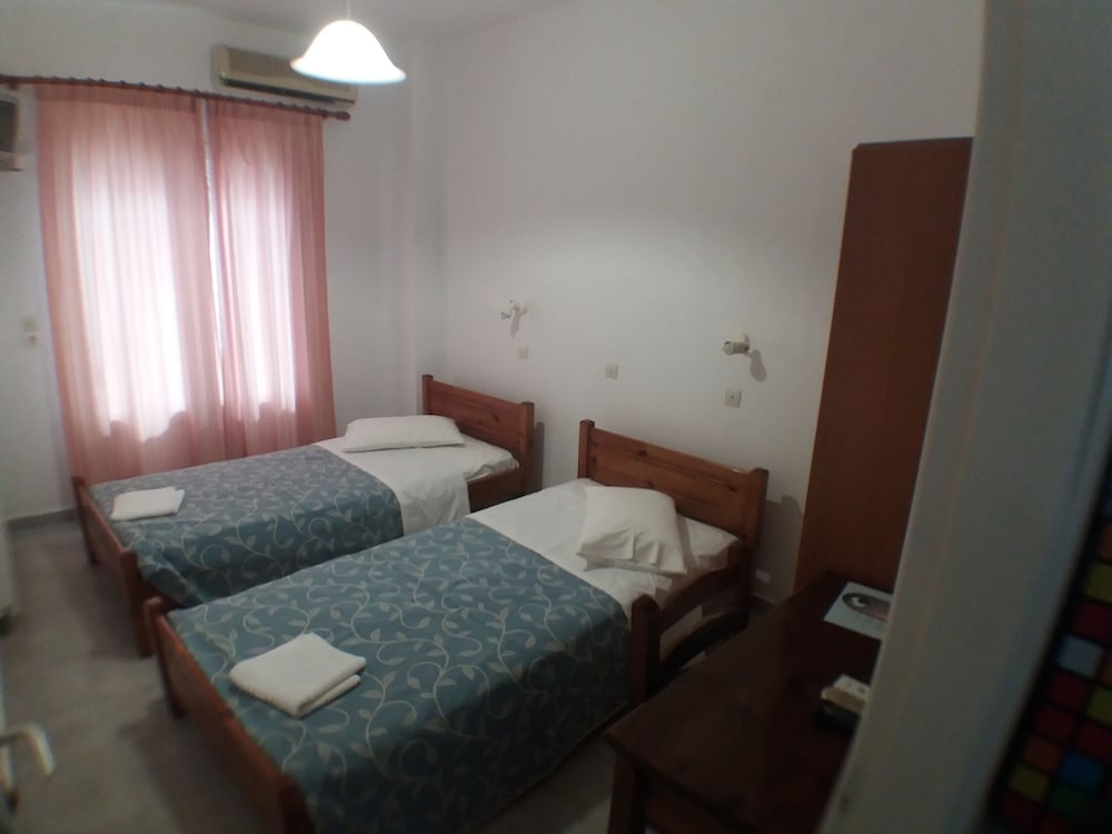 Harbour View - Oceanis Apartments — Hotel rooms in Poros, Ionian Islands