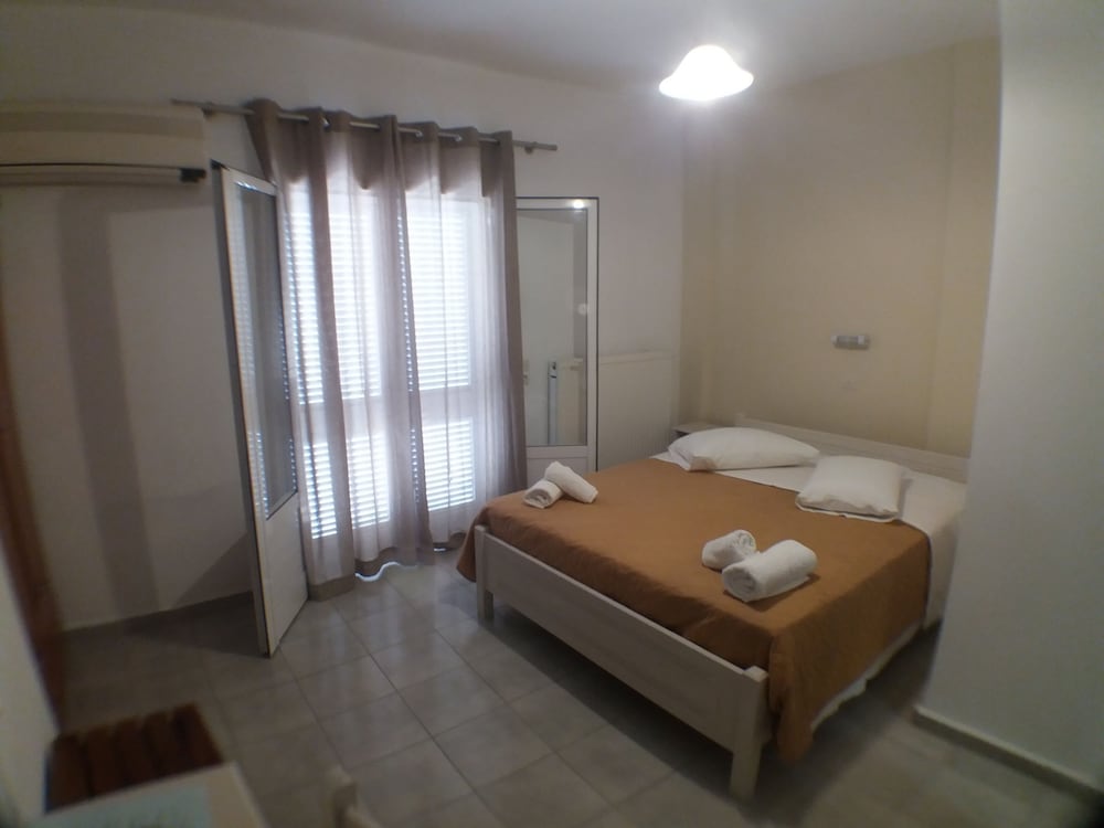 Harbour View - Oceanis Apartments — Hotel rooms in Poros, Ionian Islands