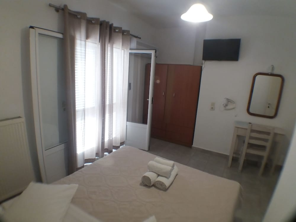 Harbour View - Oceanis Apartments — Hotel rooms in Poros, Ionian Islands