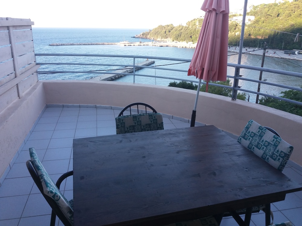 Harbour View - Oceanis Apartments — Beach in Poros, Ionian Islands