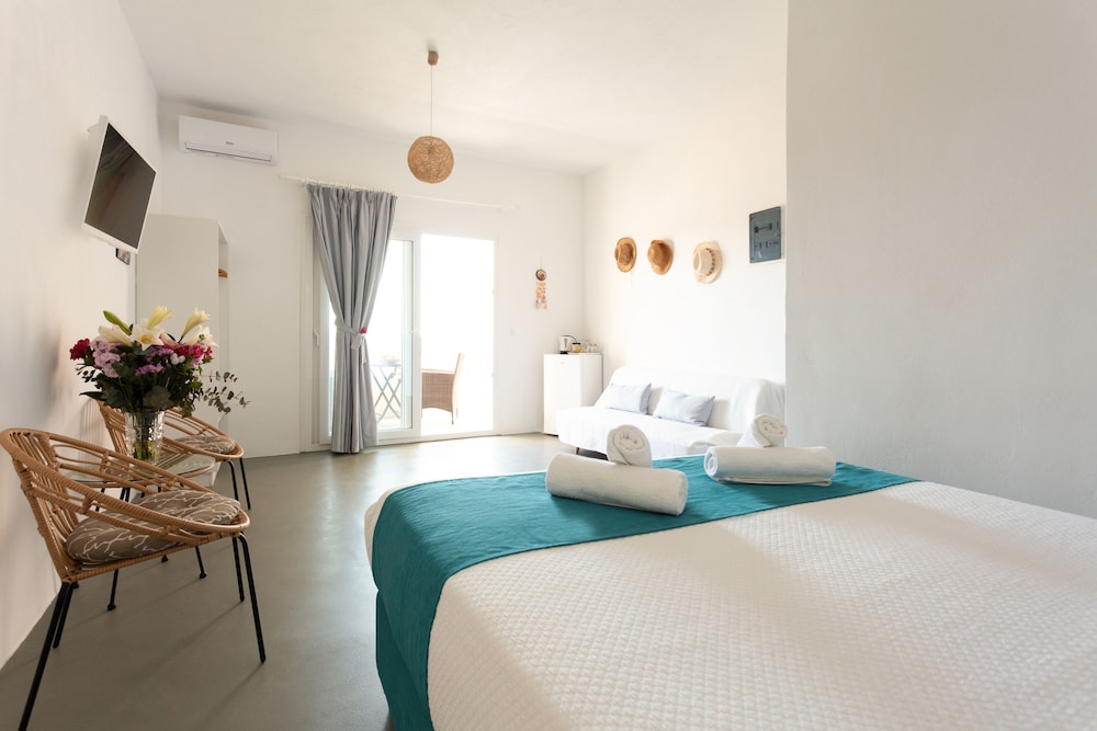 Sea Sound - White Katikies — Hotel rooms in Aghios Georgios (Santorini), South Aegean