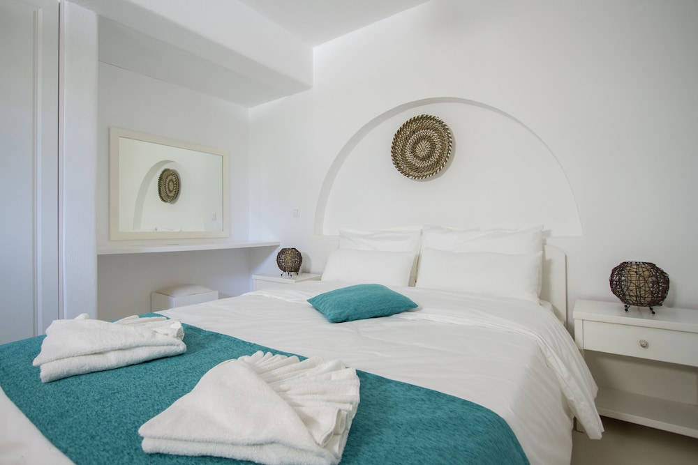 Sea Sound - White Katikies — Hotel rooms in Aghios Georgios (Santorini), South Aegean