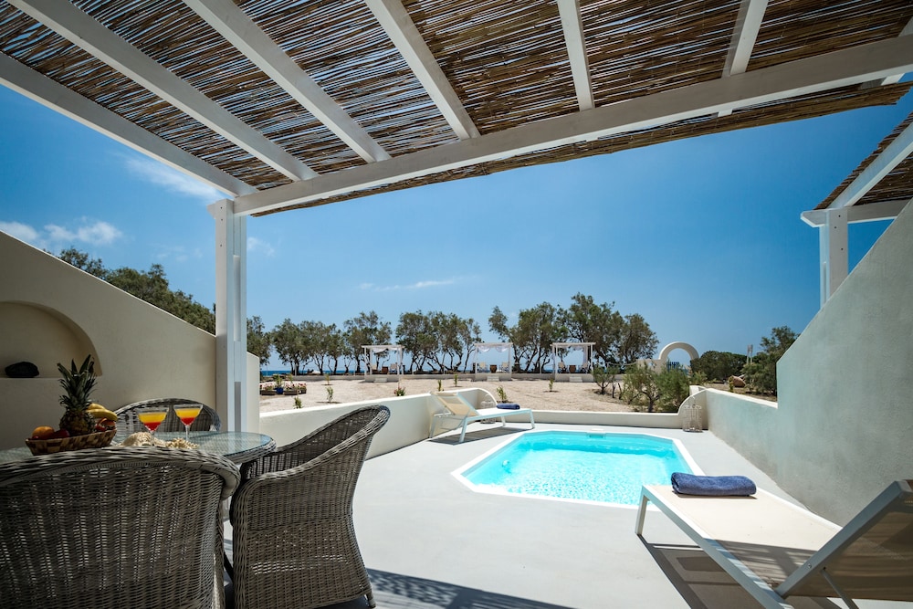 Sea Sound - White Katikies — Swimming pool in Aghios Georgios (Santorini), South Aegean