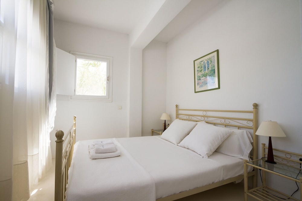 Sea Sound - White Katikies — Hotel rooms in Aghios Georgios (Santorini), South Aegean