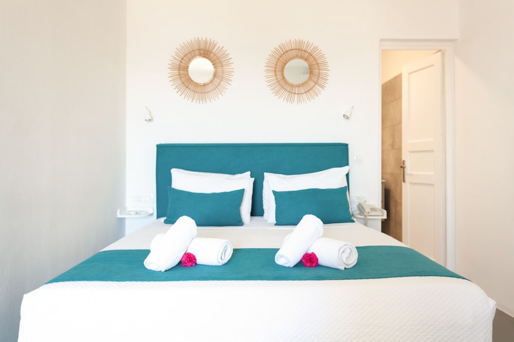 Sea Sound - White Katikies — Hotel rooms in Aghios Georgios (Santorini), South Aegean